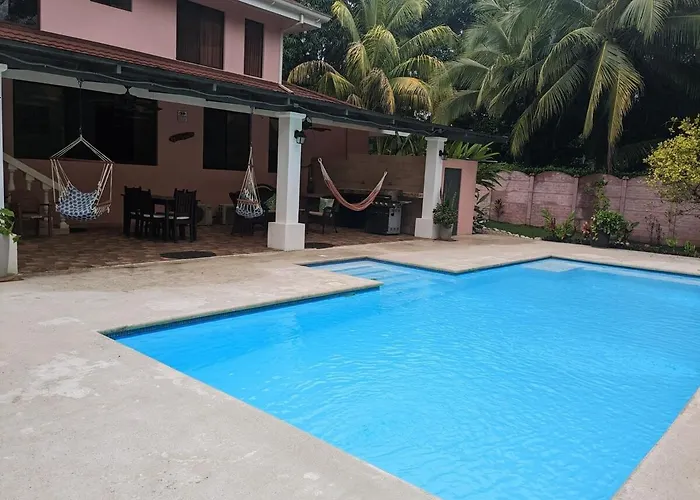 Ferienhaus Beachfront Jungle Villa, Private Pool, Sleeps 8 *