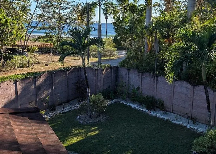 Beachfront Jungle Villa, Private Pool, Sleeps 8 Ferienhaus Playa Azul