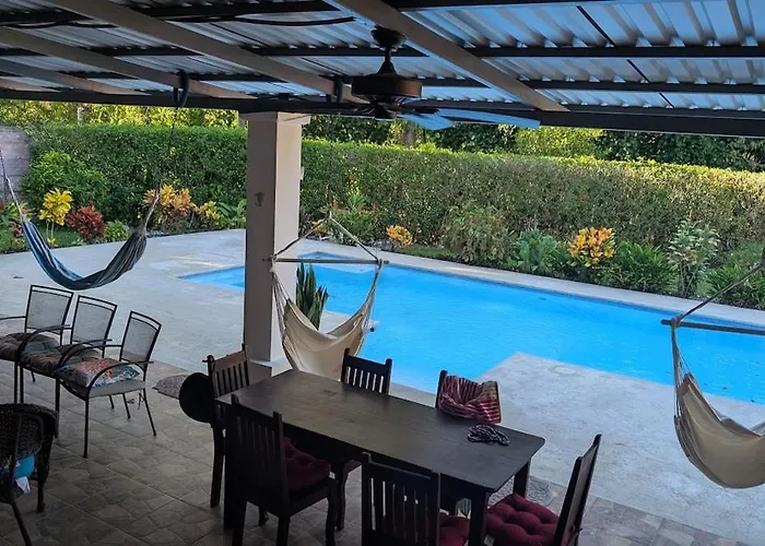 Ferienhaus Beachfront Jungle Villa, Private Pool, Sleeps 8 *