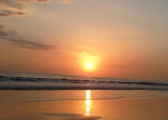 Ferienhaus Beachfront Jungle Villa, Private Pool, Sleeps 8 *