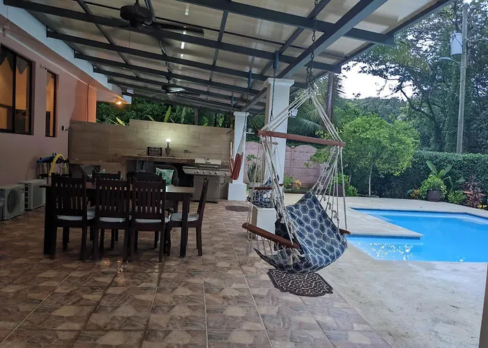 Ferienhaus Beachfront Jungle Villa, Private Pool, Sleeps 8 Playa Azul